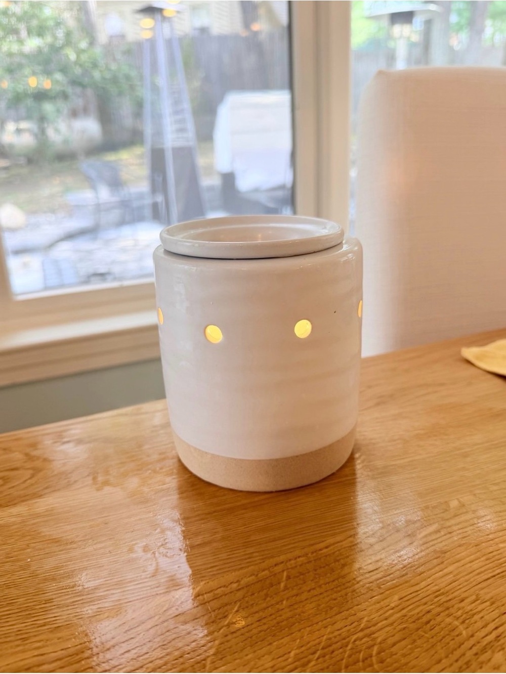 Ceramic and Clay White Wax Warmer
-Threshold™ like new, bulb not included